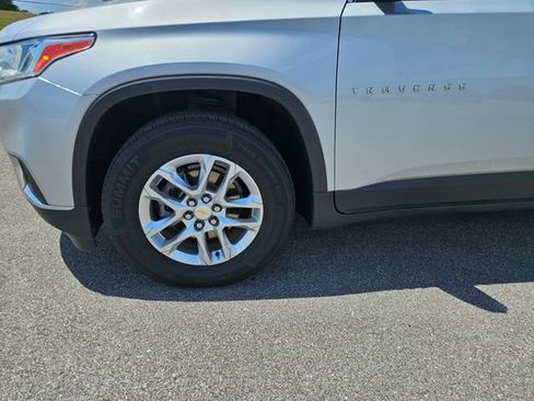 Used 2021 Chevrolet Traverse LT FWD image 28