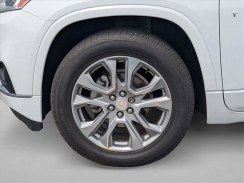 Used 2019 Chevrolet Traverse Premier FWD image 19