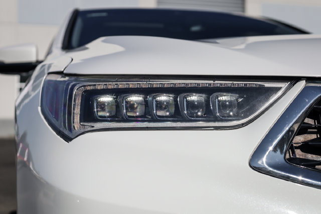 Used 2019 Acura TLX FWD image 8
