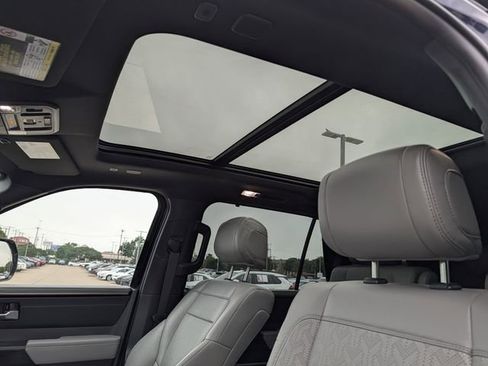 Used 2025 Toyota Sequoia Limited AWD/4WD image 28