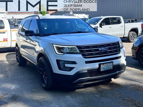 Used 2017 Ford Explorer XLT AWD/4WD image 1