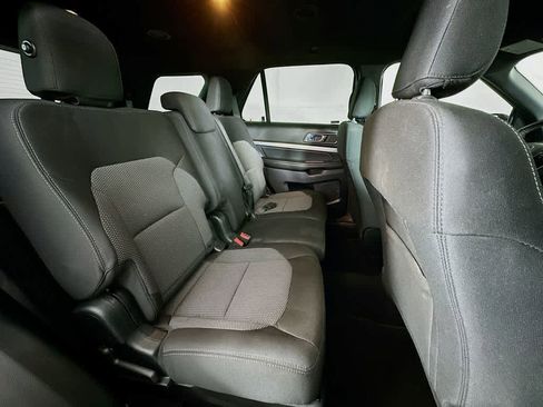 Used 2019 Ford Explorer XLT image 31