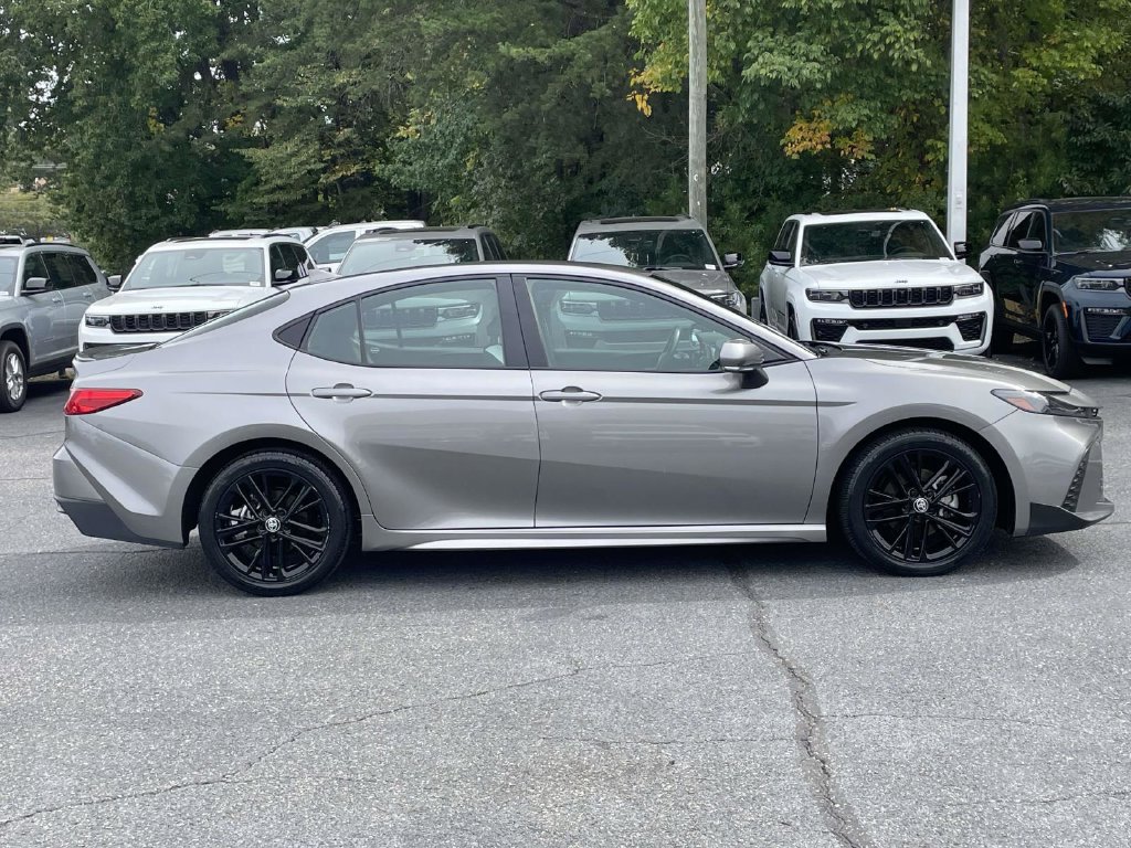 Used 2025 Toyota Camry SE FWD image 9