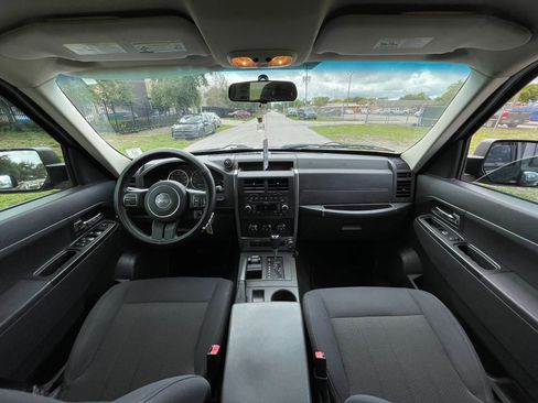 Used 2011 Jeep Liberty Sport image 15