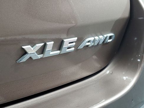 Certified 2017 Toyota Highlander XLE image 8