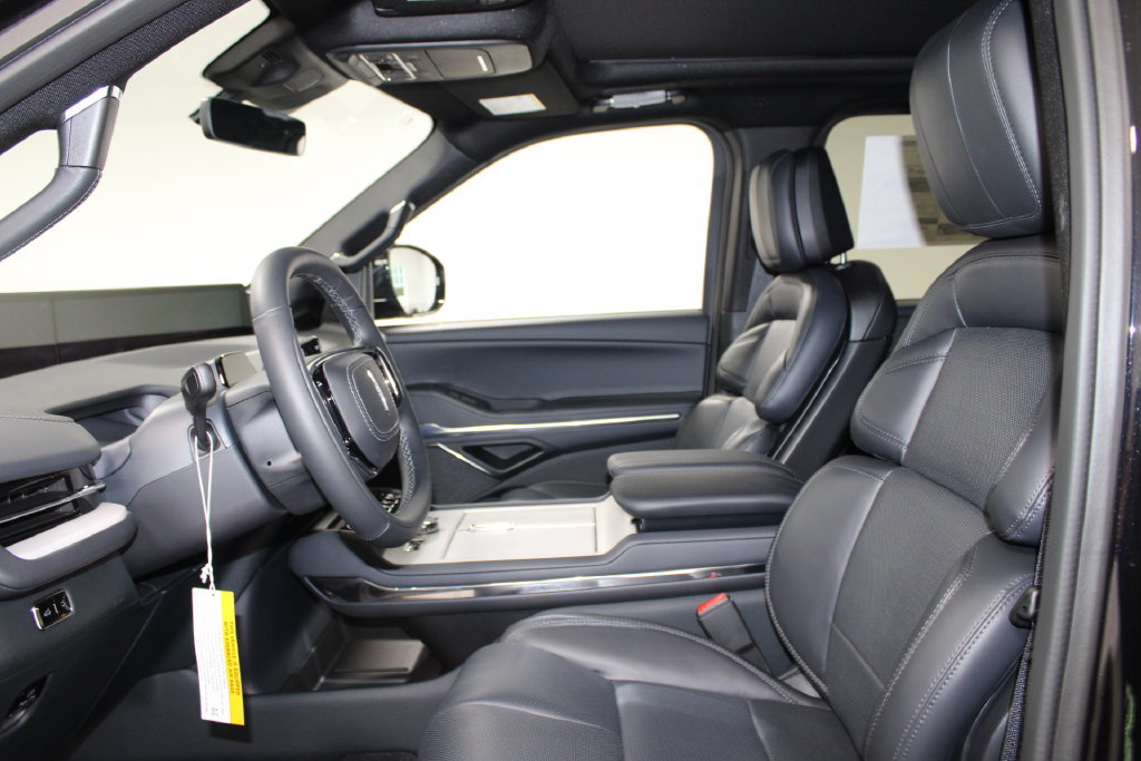 New 2027 Lincoln Navigator Reserve w/ Jet Appearance Package AWD/4WD image 25