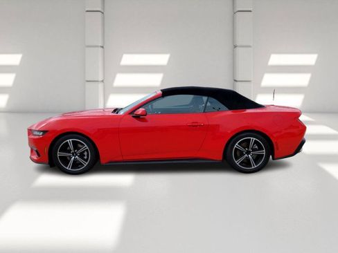 Used 2024 Ford Mustang Convertible image 4