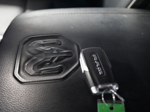 Used 2025 RAM 1500 Laramie AWD/4WD image 19