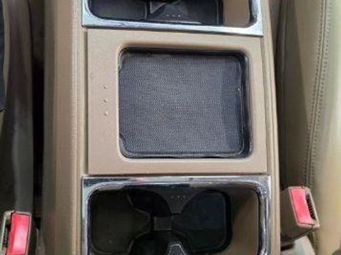 Used 2011 Volkswagen Routan SEL FWD image 27