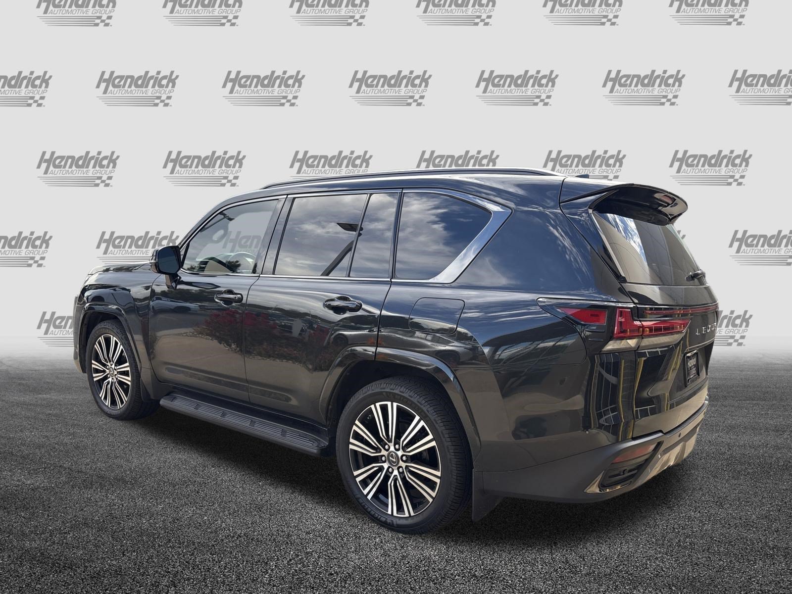 Used 2024 Lexus LX 600 4WD w/ Appearance Package image 8