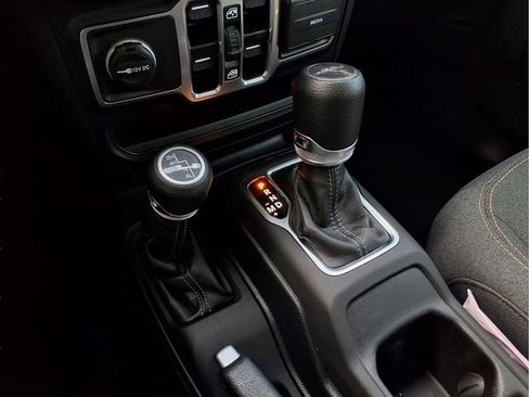 Used 2025 Jeep Gladiator Sport AWD/4WD image 10