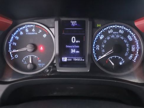 Used 2017 Toyota Tacoma SR5 AWD/4WD image 21