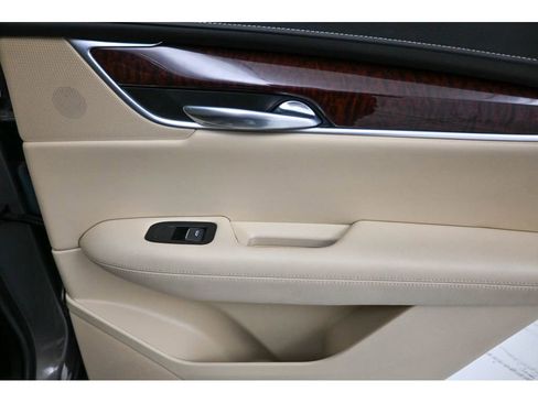 Used 2018 Cadillac XT5 Luxury w/ Driver Awareness Package image 19