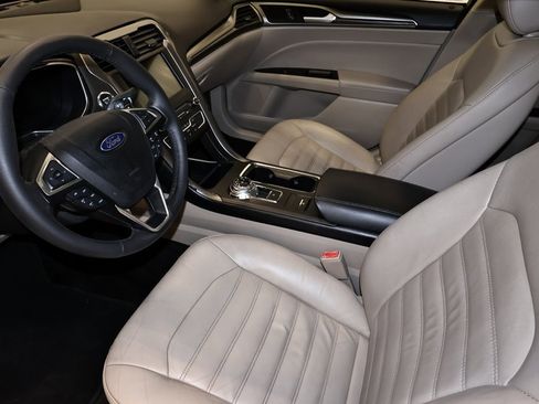 Certified 2017 Ford Fusion SE w/ Fusion SE Technology Package image 32