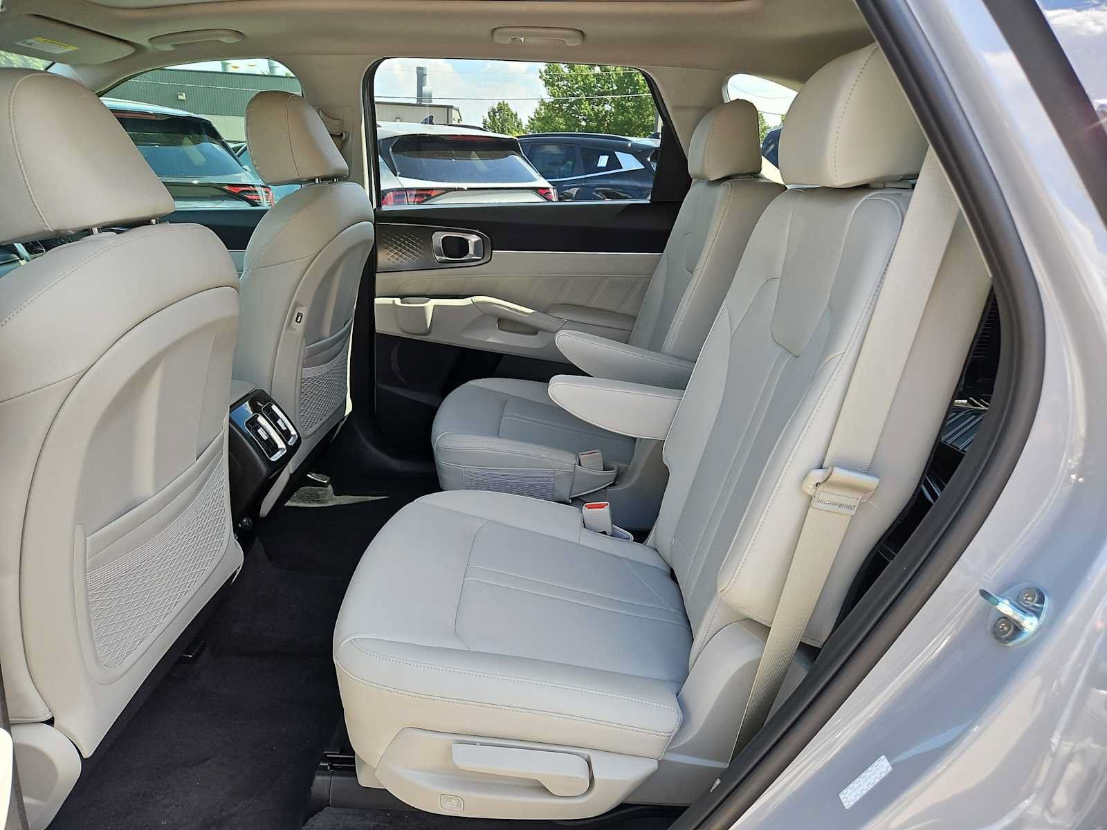 Used 2023 Kia Sorento SX FWD image 16