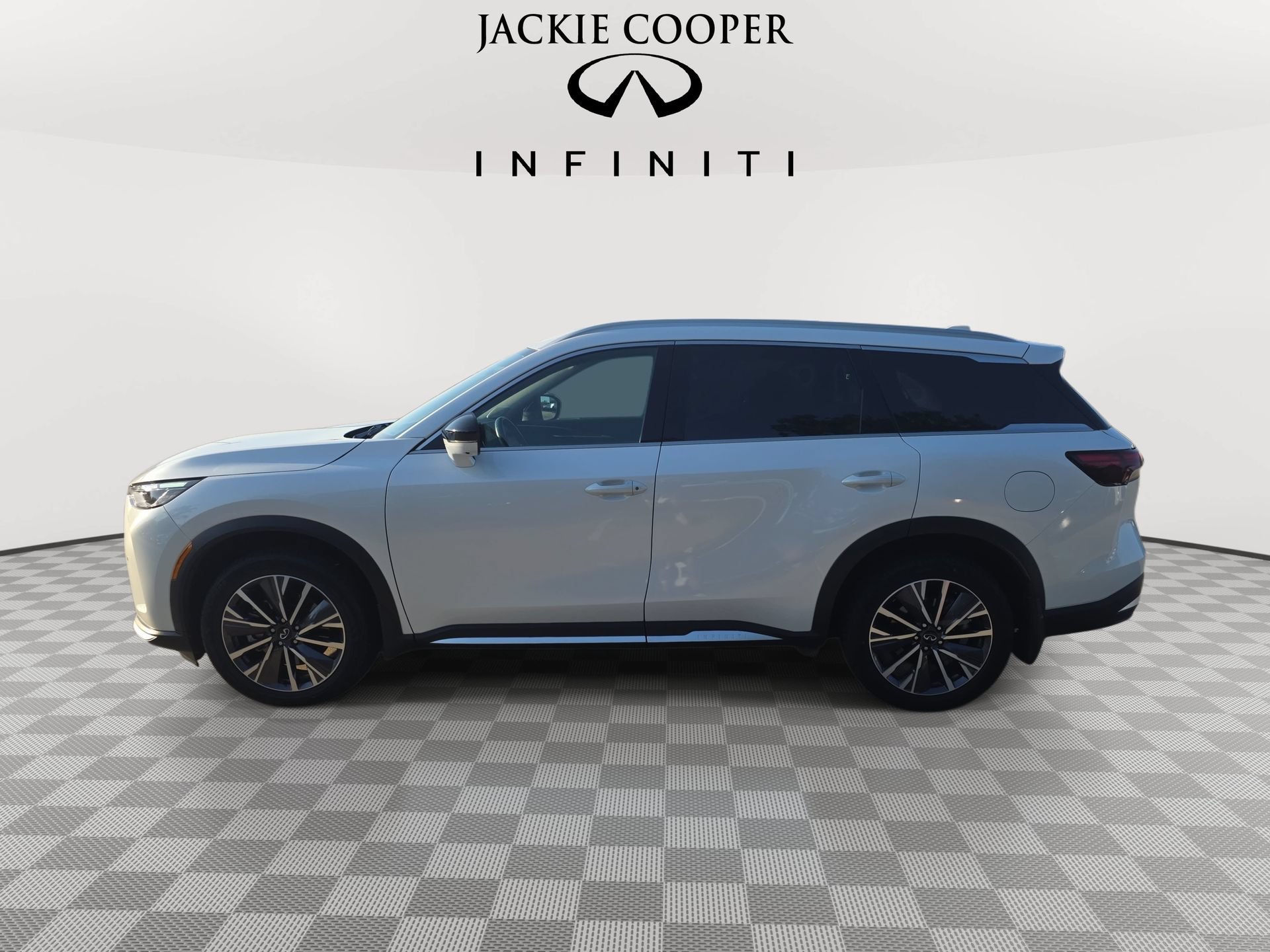 Certified 2026 INFINITI QX60 Luxe w/ Cargo Package FWD image 8