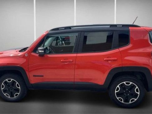 Used 2017 Jeep Renegade Trailhawk w/ Premium Trailhawk Package AWD/4WD image 3
