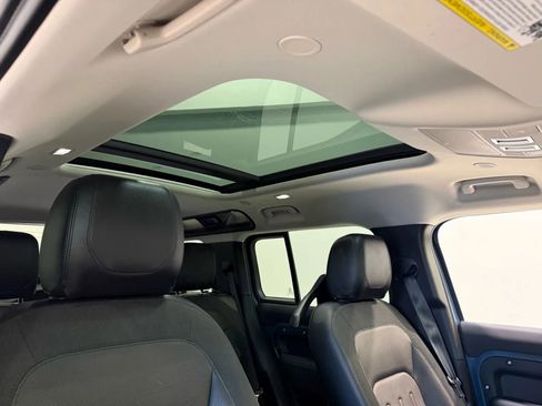 Used 2020 Land Rover Defender 110 SE image 30