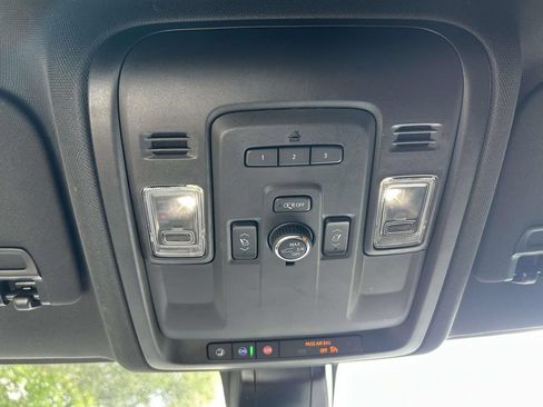 Used 2022 Chevrolet Tahoe Z71 w/ Luxury Package AWD/4WD image 18