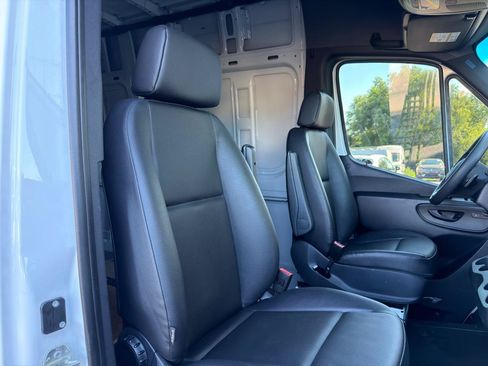 Used 2024 Mercedes-Benz Sprinter 2500 image 12