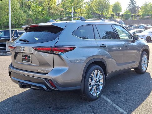 New 2026 Toyota Highlander Limited AWD/4WD image 4