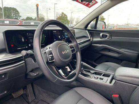 Used 2025 Kia Sorento S image 10