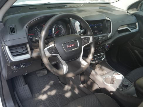 Used 2024 GMC Terrain SLE w/ Driver Convenience Package AWD/4WD image 4