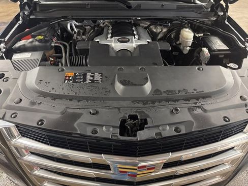 Used 2016 Cadillac Escalade Luxury image 30