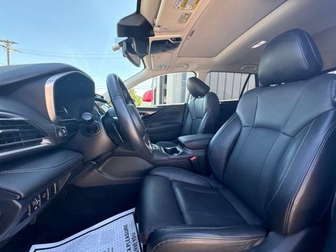 Used 2025 Subaru Outback Limited XT AWD/4WD image 12