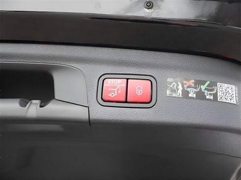 Used 2025 Mercedes-Benz GLE 350 4MATIC image 17