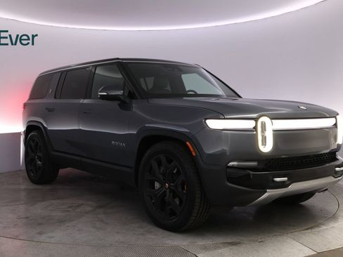 Used 2025 Rivian R1S Adventure Dual AWD/4WD image 13