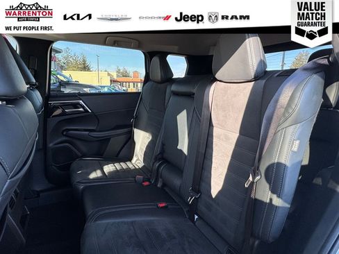 Used 2024 Mitsubishi Outlander SE image 32