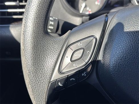 Used 2020 Toyota C-HR LE image 19