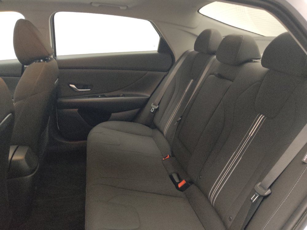 Used 2025 Hyundai Elantra SEL FWD image 18