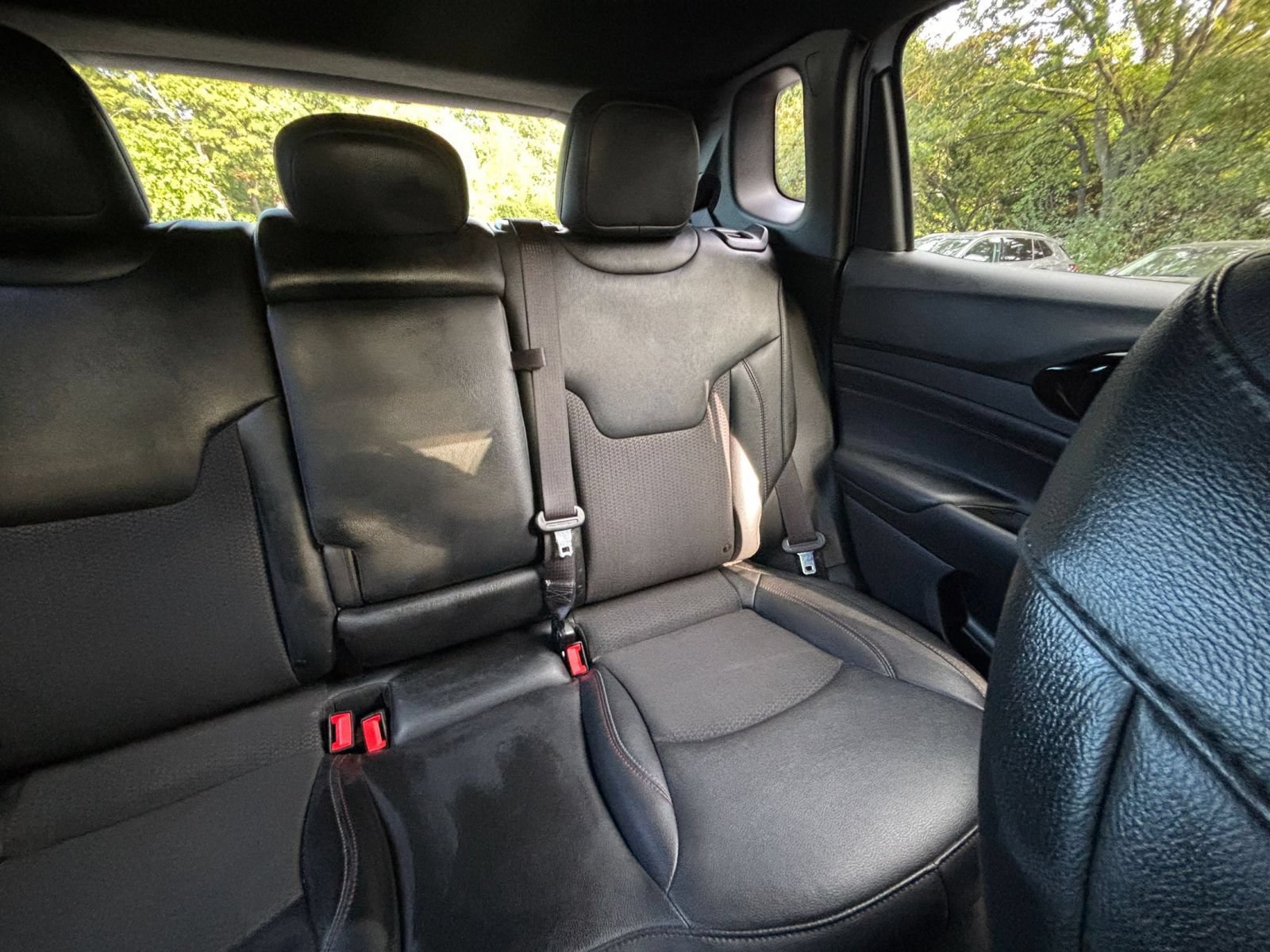 Used 2025 Jeep Compass Trailhawk AWD/4WD image 38