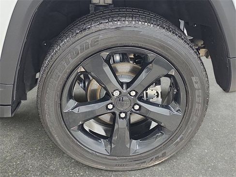 Used 2023 Jeep Grand Cherokee Altitude image 32