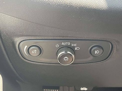 Used 2018 Chevrolet Equinox Premier FWD image 27