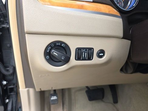 Used 2012 Chrysler 300 Limited w/ Luxury Group image 13