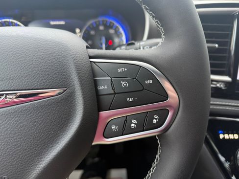 New 2026 Chrysler Pacifica Select image 18