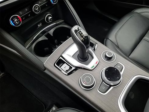 Used 2023 Alfa Romeo Stelvio Ti image 19