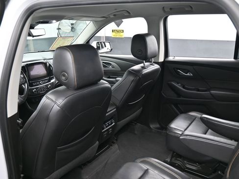 Used 2019 Chevrolet Traverse RS image 34