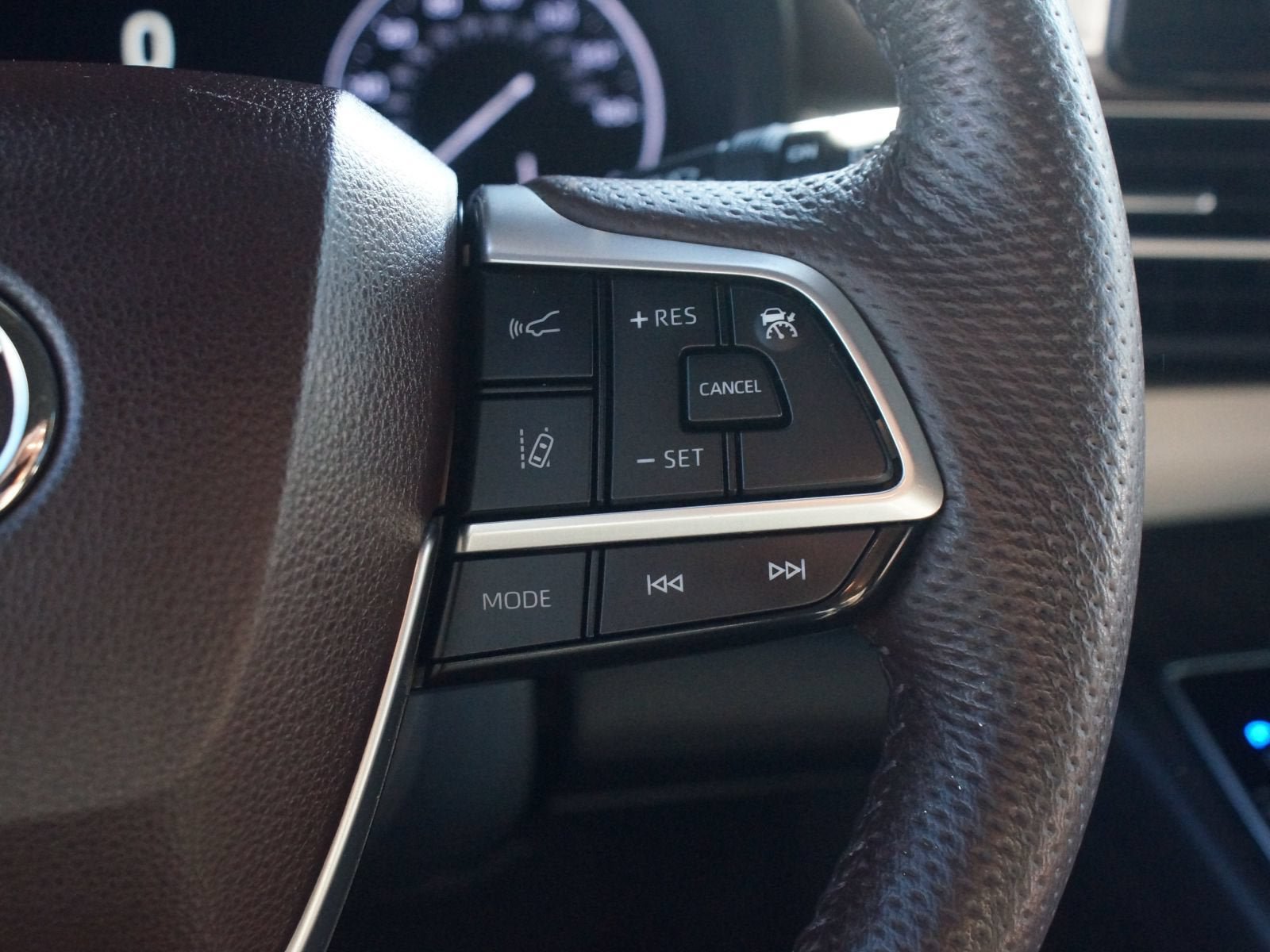 Used 2023 Toyota Sienna Platinum FWD image 12