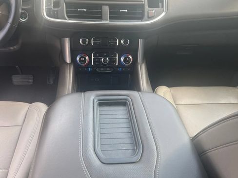 Used 2022 GMC Yukon XL SLT w/ SLT Luxury Package RWD image 9