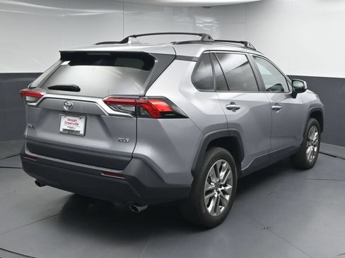 Used 2022 Toyota RAV4 XLE Premium FWD image 7
