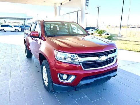 Used 2017 Chevrolet Colorado LT w/ LT Convenience Package image 3