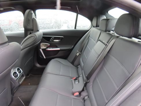 Used 2025 Mercedes-Benz C 300 4MATIC Sedan image 32