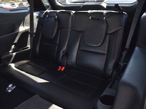 Used 2020 Ford Explorer XLT image 12