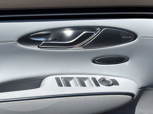 Certified 2026 Genesis GV70 2.5T Advanced AWD/4WD image 12