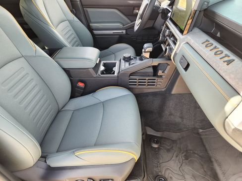 Used 2025 Toyota Tacoma Trailhunter image 18