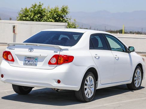 Used 2010 Toyota Corolla XLE FWD image 5